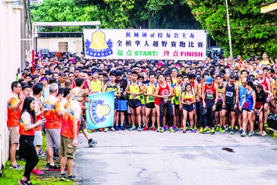 迈入第60个年头的“全槟华人越野赛跑”于周日早盛大举办。