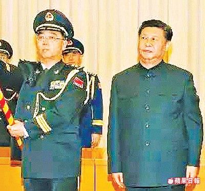 与习近平(右)渊源深厚的解放军中部战区原司令韩卫国(左),昨获官媒证实已升任陆军司令。