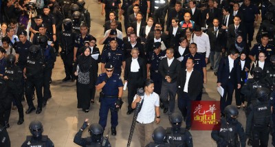 金正男命案审讯的各造包括法官，今早重返第二吉隆坡国际机场案发现场。