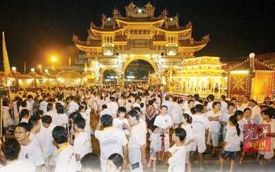 九皇大帝诞辰是每年最热闹的庆典。(档案照)