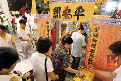 过了“平安关”,一生皆平安。(档案照)