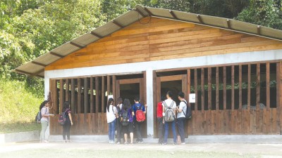 参观霹雳州的Refarm，学习如何结合动物昆虫与农场管理及使用环保资源。