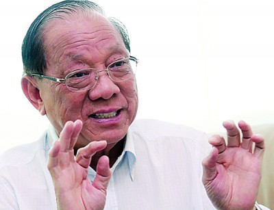 陈群川出狱后,首先到柔佛新山向恩人郭鹤年母亲道谢。