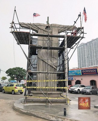 葡萄牙村耶稣像因为图测未获批准就建造,被市政厅要求拆除,引起风波。
