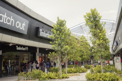 在Penang Design Village Outlet Mall购物,可以令顾客享受在绿野公园里血拼的乐趣。