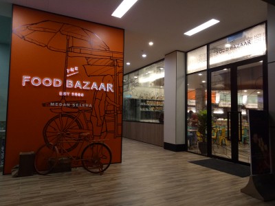 逛到饿了,可以到饮食中心The Food Bazaar“医肚子”。