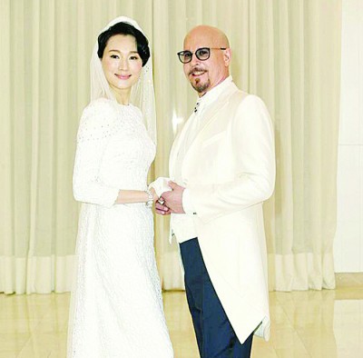 坣娜(左)及薛智伟婚礼大晒恩爱。