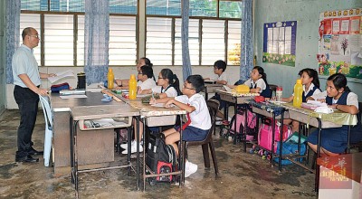 民生小学今年8位六年级生毕业后,明年学生总数将下跌。