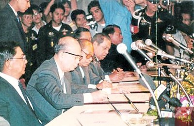 1989年，马共领导人陈平签署“合艾和平协议”，结束了长达41年的马共森林游击战。