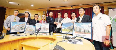 拿督黄继樑对发展华教不留余力。