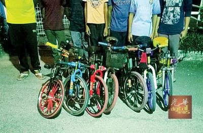 7名13岁至14岁巫裔少年是于本月17日傍晚6时30分，因在道路危险骑已改装的“蚊子脚车”而遭正巡逻的警员拦下及逮捕。（档案照）