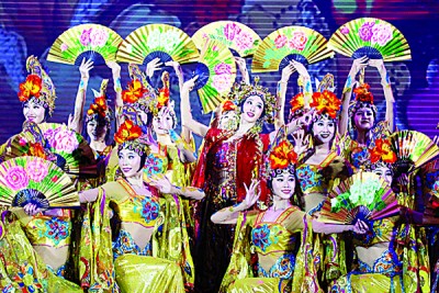 中国歌剧舞剧院的舞蹈团带来婀娜多姿的《贵妃醉酒》。