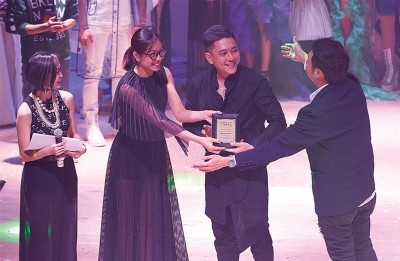 在2017年T9HS（The September Hair Show）获得亚洲团队奖。