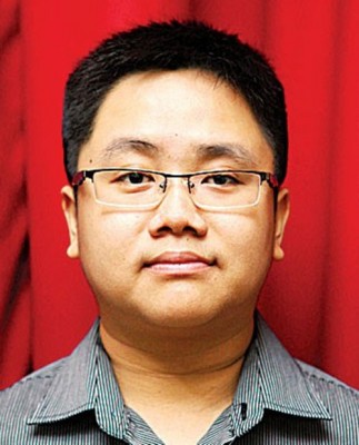 王宇航不回应卢界燊的要求,反问对方非法海报的准证已经申请了