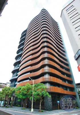 小俩口看上“台北1号院”,1户总价约1.2亿台币,两人还去看房多次。