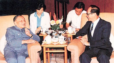 李嘉诚曾任香港特别行政区基本法起草委员会委员，曾多次面见邓小平。