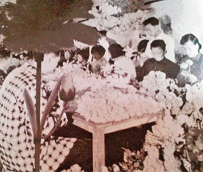 塑胶花让李嘉诚赚到第一桶金,也成为“塑胶花大王。”(档案照)