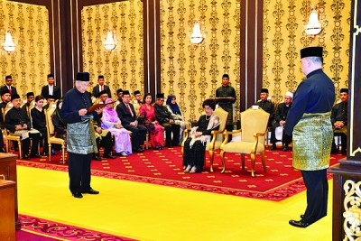 马哈迪创大马历史，在2018年5月10日宣誓出任第7任首相，成为我国首位二度出任首相的人。