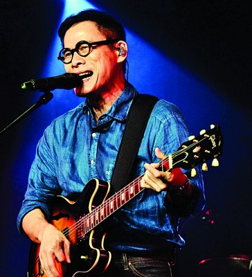 罗大佑在本届金曲以《致观音山》入围年度歌曲。