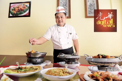 来自中国福建省的主厨陈小东，为本地食客献上正宗闽菜与川菜，无须舟车劳顿已可品尝中国美肴。