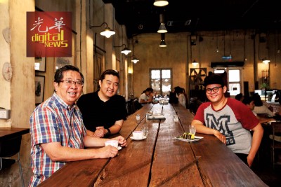 ▲左起：Gudang Cafe顾问拿督斯里谢宽泰、经理黄金伦、主厨邱俊钢，用各自所长把咖啡馆越做越出色。