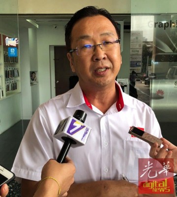 刘华才:聆听基层声音。