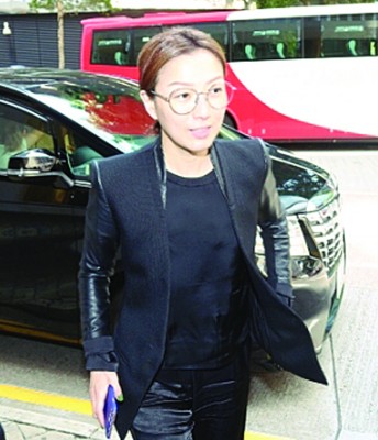 郑秀文从台湾赶回香港送别好友林燕妮。
