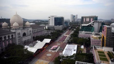 在睽违13年之后,新政府把国庆庆典再次带到布城举行,别具意义。