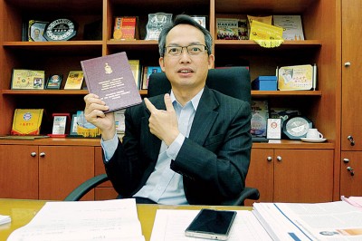 刘子健笑言二次受委后,自己已成国内的“资深议长”了,目前没有政治上鸿图大计,只愿顺应时势,做好议长工作,未来有其他机遇,自己也随时做好准备。