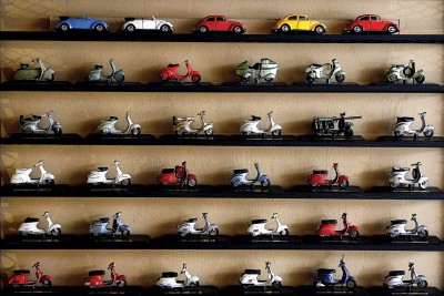 店内的摩托车模型全是老板的收藏品。