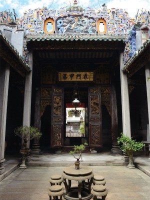 侨生博物馆，昔日的华商古宅，今日的娘惹展厅，位于槟城义兴街（Lebuh Gereja）。
