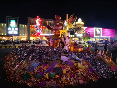 一个中元节庆典所要消耗的纸扎品及纸元宝不计其数。