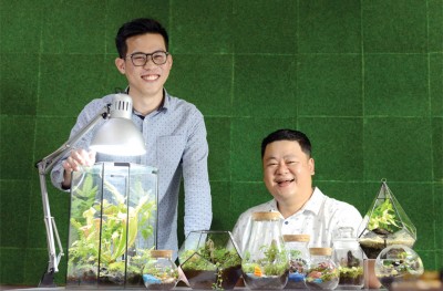 Aquacult Studio的负责人Desmond（右）和Shian从小喜欢植物，想把爱护植物的心传达给每个人。