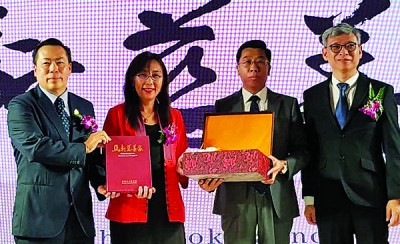 丹斯里黄荣盛博士于2018年荣列新纪元大学学院马新慈善家史册。 