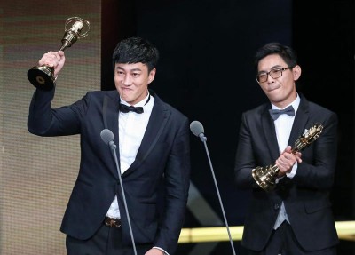 何润东（左）、姜瑞智以《翻墙的记忆》夺下最佳导演奖。