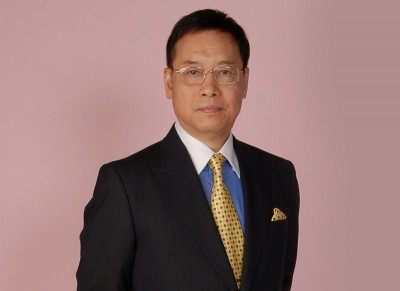 岳华在温哥华病逝。