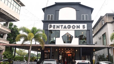 Pentagon 5 Studio首家店面位于北海拉惹乌达商业中心，营业时间为10am-12am，每日营业。第二家，于5月开在槟岛丹绒武雅Precinct 10。