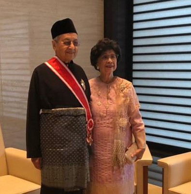 马哈迪授予日本最高荣誉勋章。