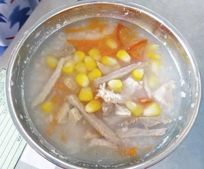 营养餐不是素食,而是营养均衡及口味较淡的食物。