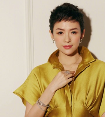 章子怡的新发型被亏狗啃。