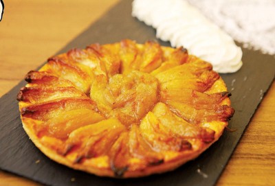 Tarte aux Pommes-RM17.90 法式苹果塔，香酥派皮在底，然后是苹果馅，顶层铺上苹果片。