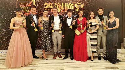 小玉(左起)、叶俊岑、蔡佩璇、巫绍棋、叶朝明、钟玉芳、陈子颖、谢承伟、陈丽亭。