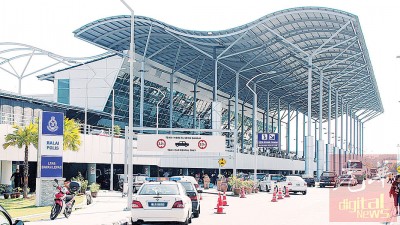 槟州国际机场扩建工程建议报告，可以把机场客运量增加到1200万至1600万人。