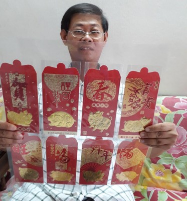 今年猪年，其中8个蔡棋双收藏的烫金猪红包封。