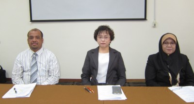 班台医院召开记者会对“护理奖学金”事件作出澄清与道歉。左起阿末沙林、张美娟及卡蒂尼。