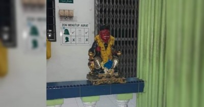 巴生港口一间祈祷室外出现拿督公神像。
