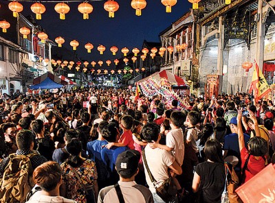 槟城庙会历年来都吸引不少人出席,场面热闹万分。(档案照)