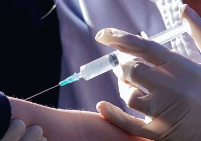 若有注射疫苗，感染白喉症的风险会降低。