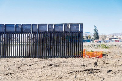 特朗普颁布紧急状态令，以便调动资金兴建边境围墙。