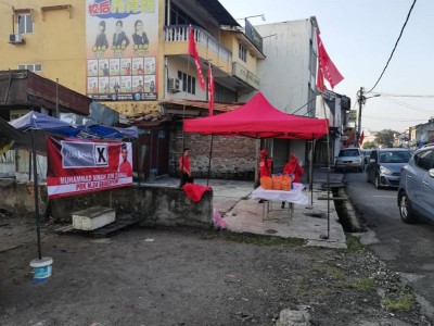 社会主义党在媒体群组控诉，希盟阵营向候选人派送饭盒和饮用水，抵触选举条例。